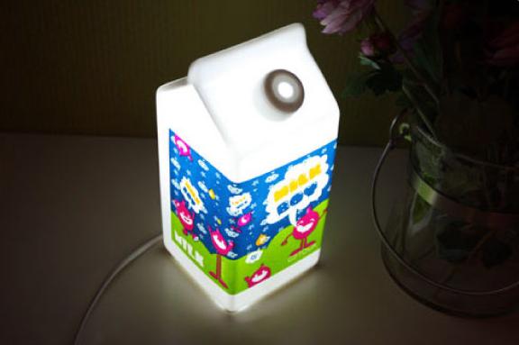 看上去是牛奶 吐出来的是光明 牛奶房子灯-锦程